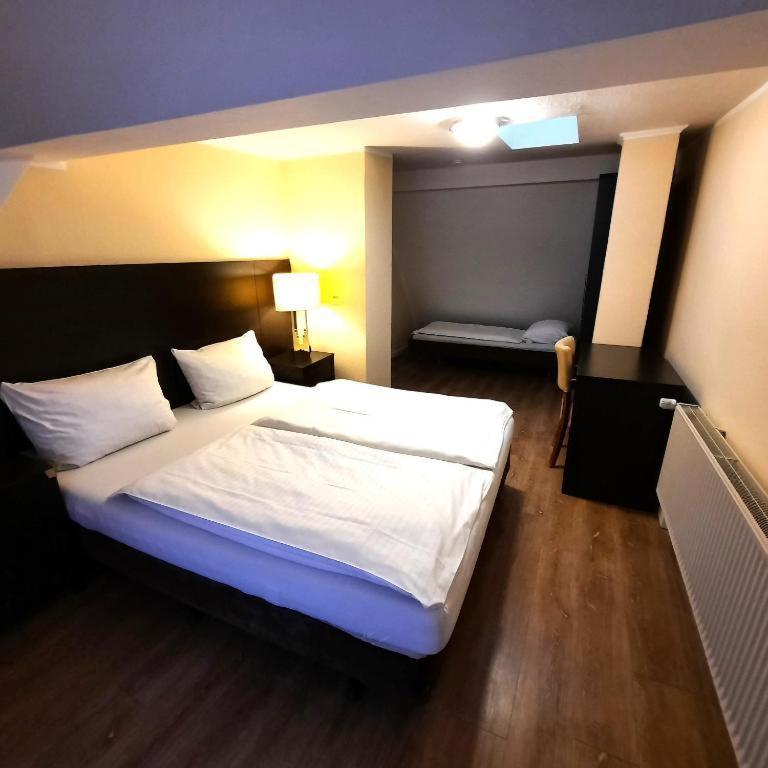 Hotel Ariana Koeln Eksteriør bilde
